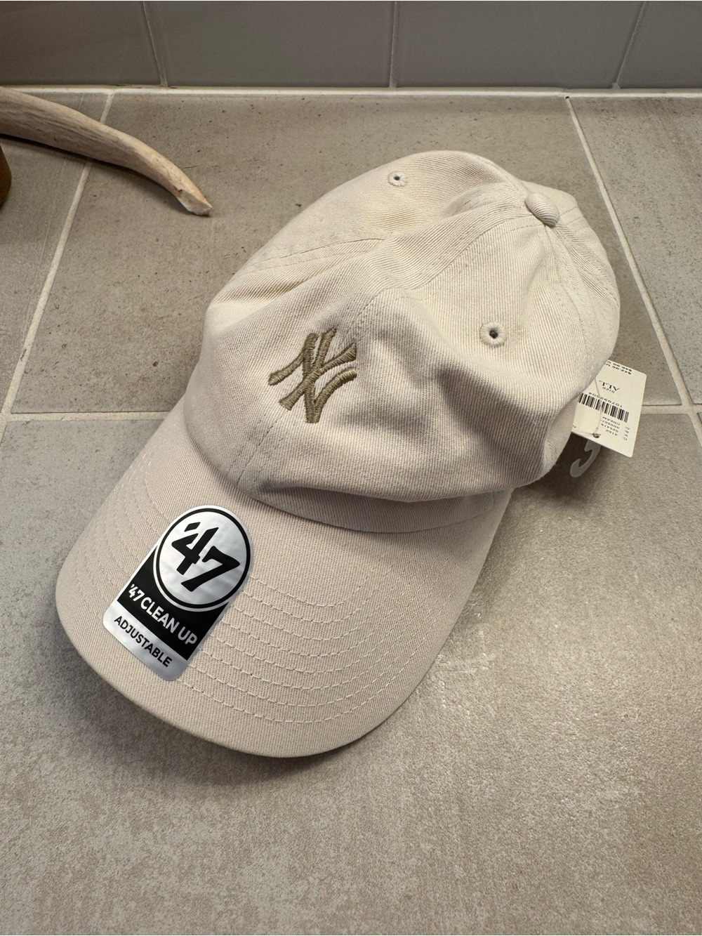 47 Women’s New York Yankees Cream Baseball Cap - Picture 3 of 8